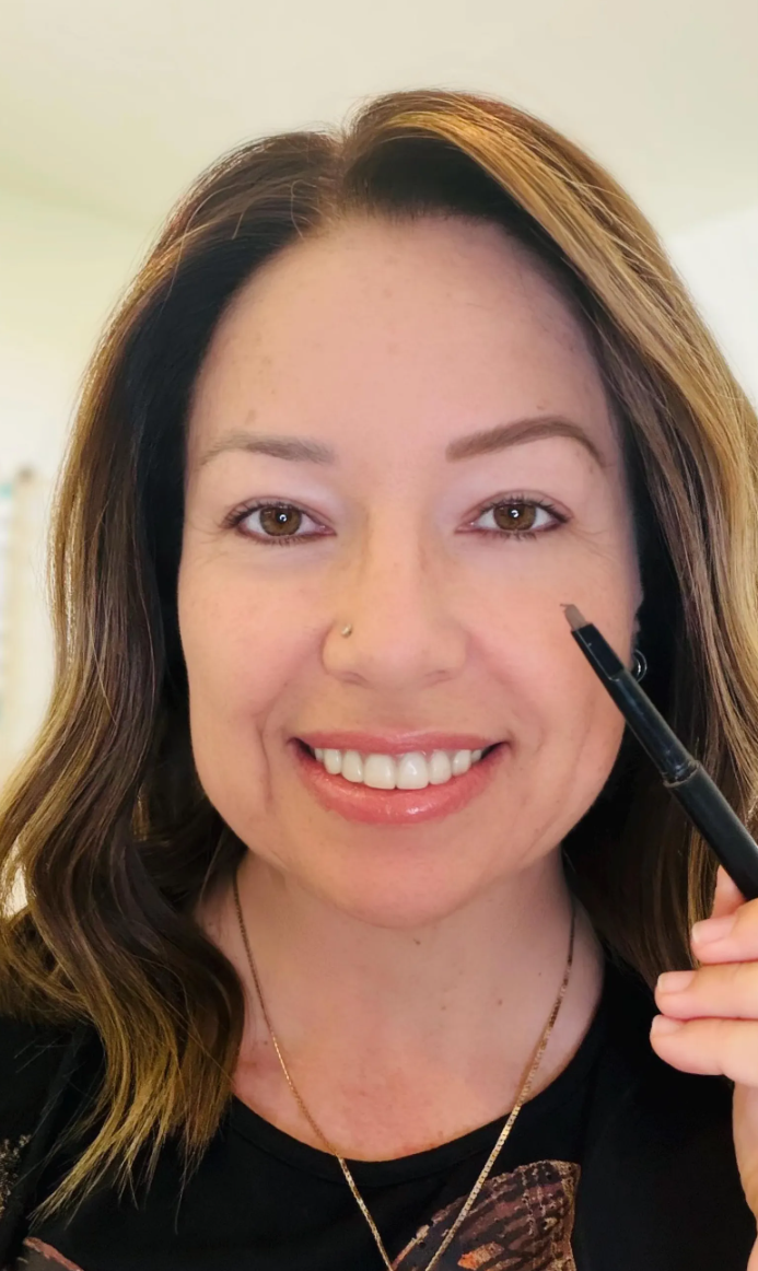 ✨ The Tiny Detail That Changes Everything… Brows 🤍