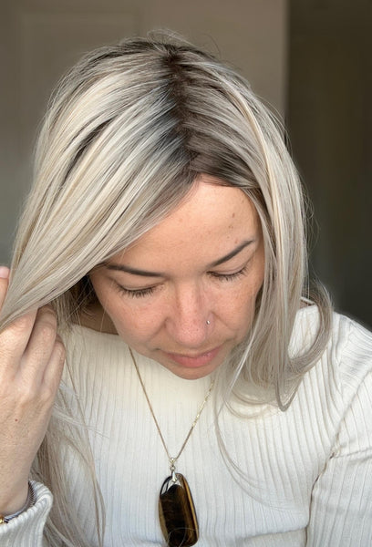18”–20” HD Synthetic Wig – Monofilament Top, Heat-Resistant Futura Fiber, 130% Density, Natural Look Blonde Wig