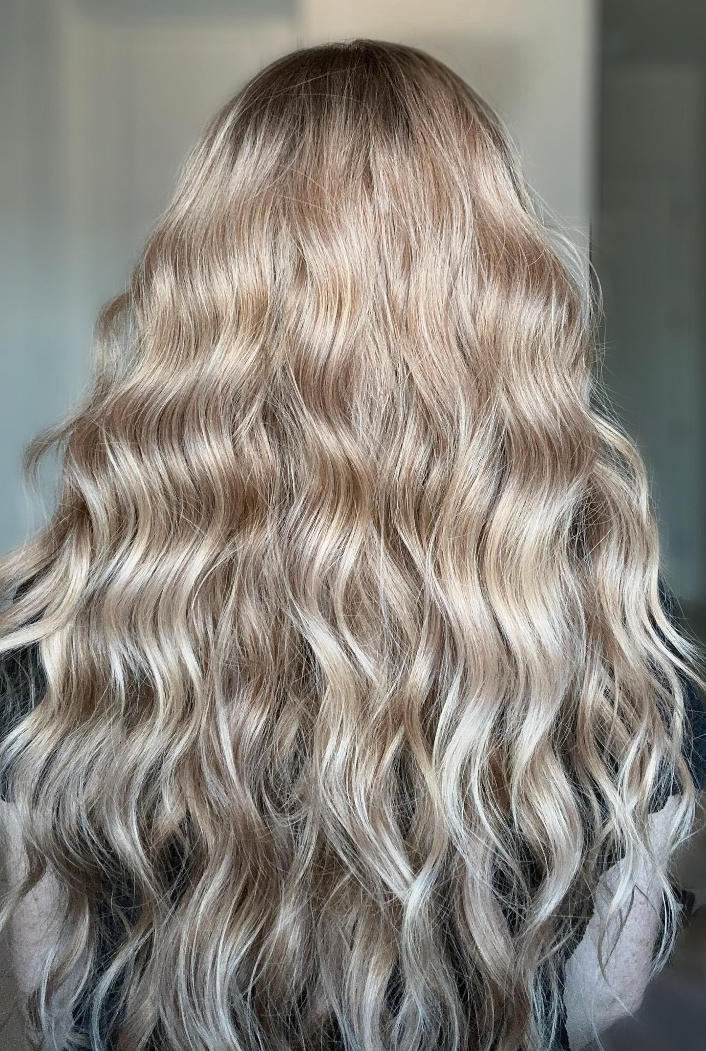 Synthetic HD Lace Front Wig – 26” Long Wavy Free Part | Rooted Blonde Balayage | 180% Density | Heat-Resistant Fiber | Glueless Wig